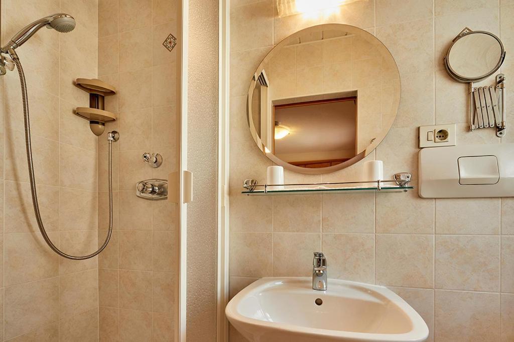Hotel Garni Reutlingen à Calfosch Extérieur photo